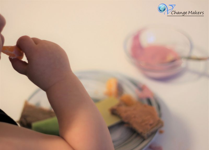 Vegane Frühstücksinspiration für Kinder. Ein bunter und gesunder Frühstücksteller, der sättigt und nährstoffreich ist. Für einen gesunden Start in den Tag!