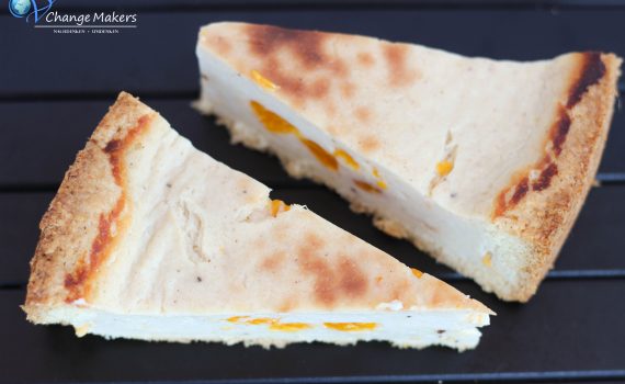Tolles Rezept für einen unschlagbaren veganen Käsekuchen mit Mandarinen. Die Füllung ist ohne Margarine und somit kalorienärmer als bei üblichen Rezepten.