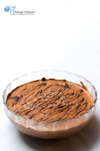 Geniales Rezept für veganes Mousse au Chocolat mit nur 3 Zutaten und ohne Tofu! Süßes Nachspeise, die jeden überzeugt! Ganz einfach und unheimlich lecker.