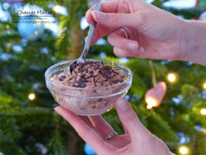 Geniales Rezept für veganes Mousse au Chocolat mit nur 3 Zutaten und ohne Tofu! Süßes Nachspeise, die jeden überzeugt! Ganz einfach und unheimlich lecker.