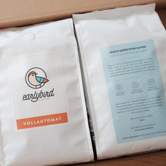 Der Kaffeemarkt ist hart umgekämpft. Der Preis für 1kg Kaffee wird immens gedrückt. Erfahre, warum Fairtrade Kaffee so wichtig ist und wie das Stuttgarter Startup earlybird coffee den Kaffeemarkt besser machen will. Fairtrade Kaffee von glücklichen Bohnen von earlybird coffee + Interview mit Emanuel + Gewinnspiel