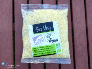 Tolles Rezept für vegane BBQ Champignons gefüllt mit Hack und Käse überbacken! Eine vegane Fleischalternative von Moodley Manor sowie veganer Käseersatz von BioVeg!