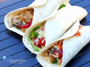 Ideales veganes Rezept für warme Sommertage! Vegane Kartoffel Hack Wraps mit More-ish Mince von Moodley Manor - eine Hack ähnliche vegane Fleischalternative, die vielseitig verwendbar ist!