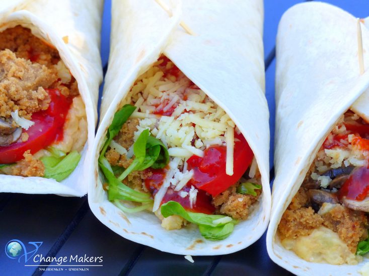 Ideales veganes Rezept für warme Sommertage! Vegane Kartoffel Hack Wraps mit More-ish Mince von Moodley Manor - eine Hack ähnliche vegane Fleischalternative, die vielseitig verwendbar ist!