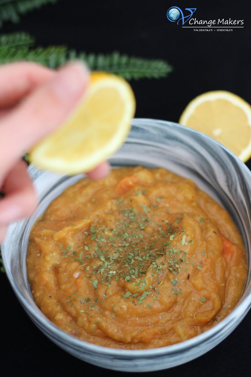 Ein Rezept für eine vegane Linsensuppe bzw. Eintopf. Linsensuppe ist sehr eisenreich, sättigend und wärmt in der kalten Jahreszeit.