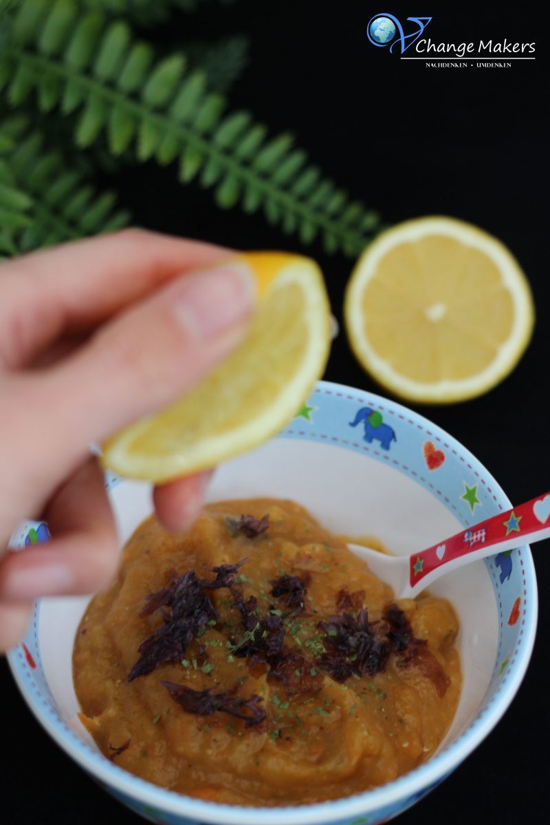 Rezept für vegane Linsensuppe, die ideal für die vegane Kinderküche ist. Sie ist eisenhaltig und mit Zugabe von Vitamin C kann dieses ideal aufgenommen werden