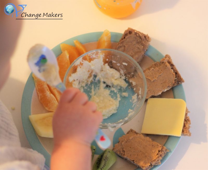 Vegane Frühstücksinspiration für Kinder! Ein gesunder Teller mit viel Vitamin C und Eisen. Vegane Kinderernährung leicht gemacht!