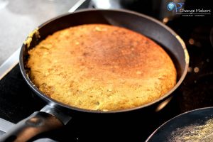 Einfaches Rezept mit wenigen Zutaten für eine spanische vegane Tortilla, die kalorienarm ist und ultralecker! Keine UNMENGEN an EIERN und ÖL!