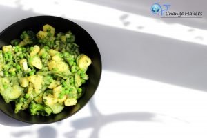 Ein einfaches Ruckizucki Rezept für grünen Power Kartoffelsalat. Ohne Schnickschnack, kalorienarm, klimafreundlich und richtig gesund! Natürlich vegan!