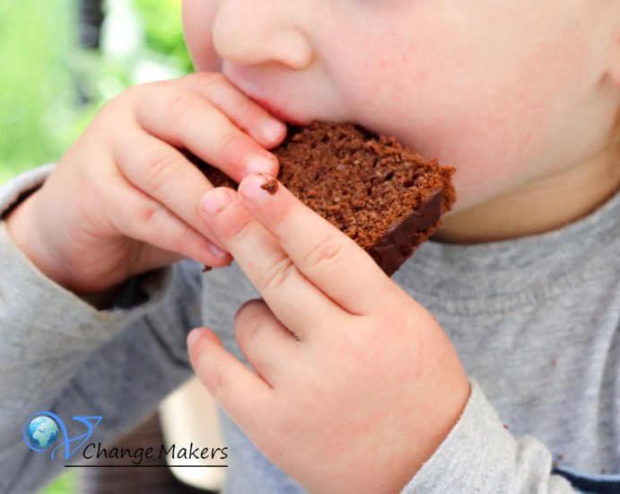 Ruck Zucki Rezept für einen veganen Schoko Bananen Grießkuchen mit wenig Zucker. Ideal für Kinder! Saftig und fluffig. Leckerschmecker Kuchen!