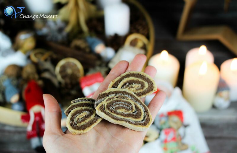 Himmlisch leckere vegane Weihnachtsplätzchen. Ganz einfache Zubereitung ohne extravegante Zutaten. Igel Plätzchen, Mandelhörnchen, Spiral Kekse