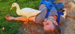 Tom, der selbst schon 10 Jahre vegan lebt und einen Gnadenhof betreibt, berichtet heute davon, wie spannend und bereichernd es sein kann, wenn man Veränderungen zulässt. Vegane Männer