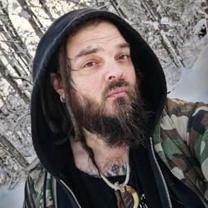 Chris Moser berichtet von seinem großen und mutigen Engagement in der Tierrechts- und Tierbefreiungsszene! Vegane Männer inspirieren Männer!